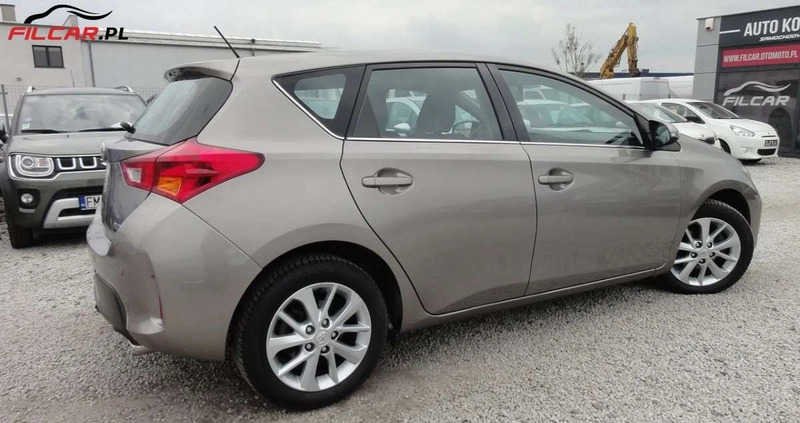 Toyota Auris cena 49990 przebieg: 61000, rok produkcji 2012 z Nowe Miasto nad Pilicą małe 232